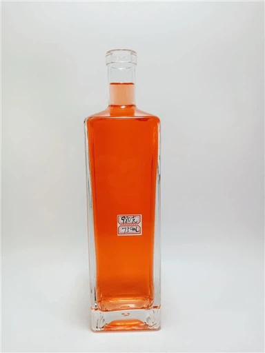750ml glært gler brennivínsflaska